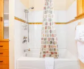 Cabin w/ private hot tub, gourmet kitchen, handcrafted wood details, near skiing