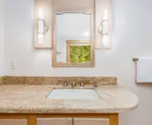 Cabin w/ private hot tub, gourmet kitchen, handcrafted wood details, near skiing