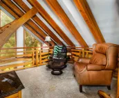Cabin w/ private hot tub, gourmet kitchen, handcrafted wood details, near skiing