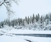 Cabin w/ private hot tub, gourmet kitchen, handcrafted wood details, near skiing
