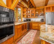 Cabin w/ private hot tub, gourmet kitchen, handcrafted wood details, near skiing