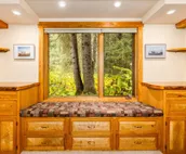 Cabin w/ private hot tub, gourmet kitchen, handcrafted wood details, near skiing
