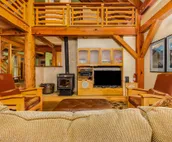 Cabin w/ private hot tub, gourmet kitchen, handcrafted wood details, near skiing