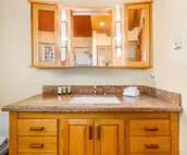 Cabin w/ private hot tub, gourmet kitchen, handcrafted wood details, near skiing