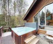 Studio with private hot tub, WiFI, & tranquil glacier views