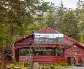 Studio with private hot tub, WiFI, & tranquil glacier views