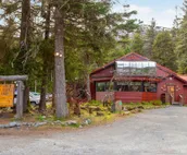 Studio with private hot tub, WiFI, & tranquil glacier views