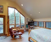 Studio with private hot tub, WiFI, & tranquil glacier views
