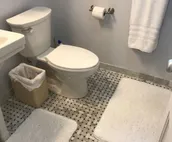 Vineyard Mansion - Carriage House - 1 Queen 1 Full Bed