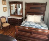 Vineyard Mansion - Carriage House - 1 Queen 1 Full Bed