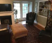Vineyard Mansion - Carriage House - 1 Queen 1 Full Bed