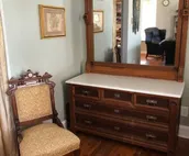Vineyard Mansion - Carriage House - 1 Queen 1 Full Bed