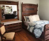 Vineyard Mansion - Carriage House - 1 Queen 1 Full Bed