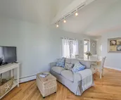 Waterside Portsmouth Home w/Deck, 11 Mi to Newport