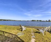 Waterside Portsmouth Home w/Deck, 11 Mi to Newport