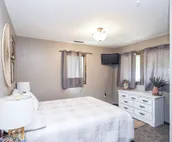 Charming Lake House within Walking Distance from Lake
