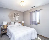 Charming Lake House within Walking Distance from Lake