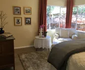 Killer location family friendly, walkable to trails and hiking