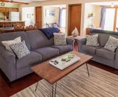 Rock Creek Loft Guest House neighboring Lake Perry
