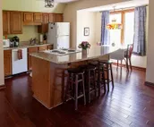 Rock Creek Loft Guest House neighboring Lake Perry