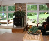LARGE Guest Suite w/private entrance, deck, and firepit, Sleeps 4, 3 queen beds