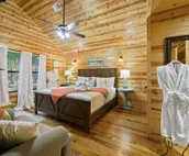 SHEAR COMFORT-Farmhouse Style HONEYMOON CABIN