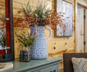 SHEAR COMFORT-Farmhouse Style HONEYMOON CABIN