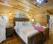 SHEAR COMFORT-Farmhouse Style HONEYMOON CABIN