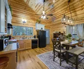 SHEAR COMFORT-Farmhouse Style HONEYMOON CABIN