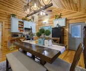 SHEAR COMFORT-Farmhouse Style HONEYMOON CABIN