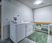 Modern Leavenworth Cabin w/ Hot Tub, Games & More!
