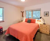Modern Leavenworth Cabin w/ Hot Tub, Games & More!