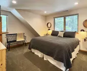 Modern Leavenworth Cabin w/ Hot Tub, Games & More!