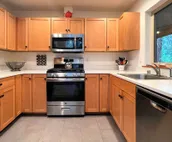 Modern Leavenworth Cabin w/ Hot Tub, Games & More!