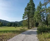 Modern Leavenworth Cabin w/ Hot Tub, Games & More!