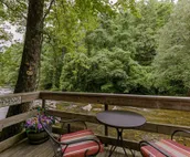 River Haus - Adorable riverfront cabin right on the Chattahoochee minutes from