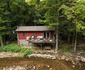 River Haus - Adorable riverfront cabin right on the Chattahoochee minutes from
