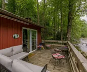 River Haus - Adorable riverfront cabin right on the Chattahoochee minutes from