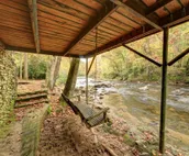River Haus - Adorable riverfront cabin right on the Chattahoochee minutes from