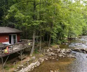 River Haus - Adorable riverfront cabin right on the Chattahoochee minutes from