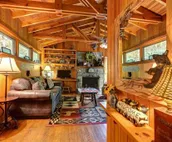 River Haus - Adorable riverfront cabin right on the Chattahoochee minutes from