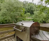 River Haus - Adorable riverfront cabin right on the Chattahoochee minutes from