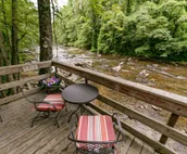 River Haus - Adorable riverfront cabin right on the Chattahoochee minutes from