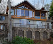 Knot Done - Luxurious treehouse-style lodge with breathtaking views of Lake
