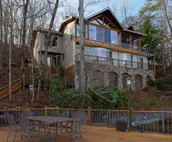 Knot Done - Luxurious treehouse-style lodge with breathtaking views of Lake