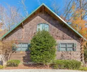 Lazy River Days - Riverfront cabin with amazing views in downtown Helen