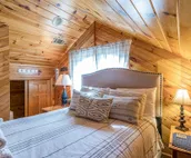 Lazy River Days - Riverfront cabin with amazing views in downtown Helen
