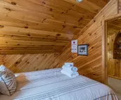 Lazy River Days - Riverfront cabin with amazing views in downtown Helen