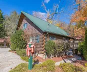 Lazy River Days - Riverfront cabin with amazing views in downtown Helen