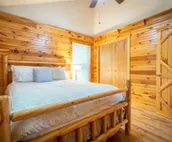 Sunny Woods Cabin - Beautifully designed modern rustic getaway with fire pit